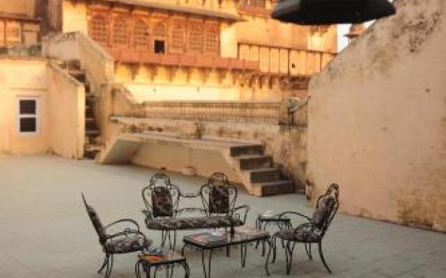 Sheesh Mahal