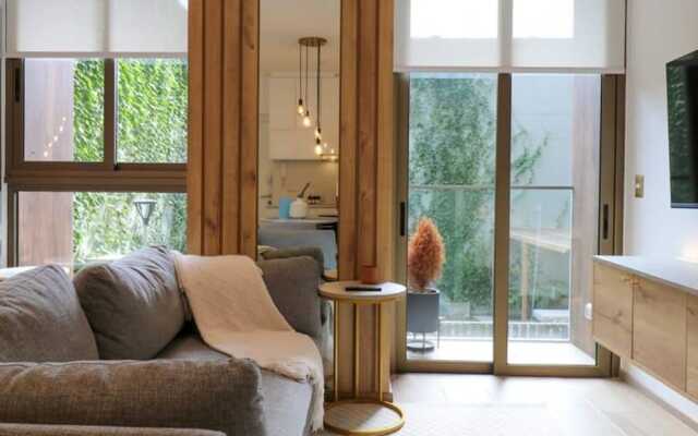 W Loft With Balcony in Luxury Building Barranco