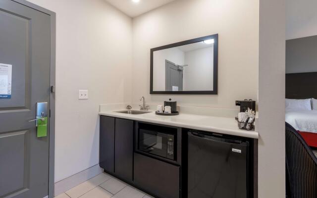 Hampton Inn & Suites DuPont