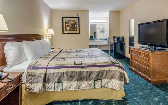 Rodeway Inn & Suites