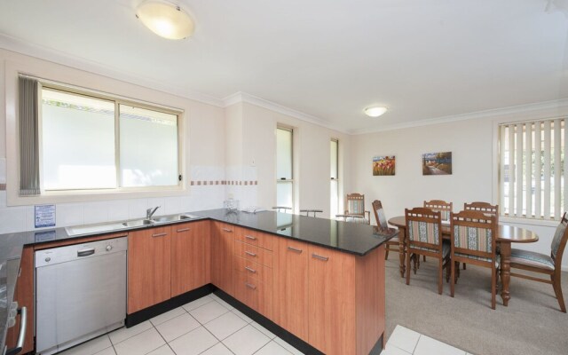 Lagoons Estate, 6 Dowling Street