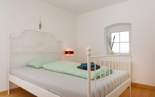 Auszeit-Eifel Eifelhaus "Burgaß 1807" Sauna & Badezuber