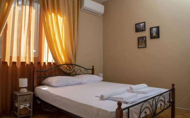 Midtown Place Apartment DORIS 1 with garage