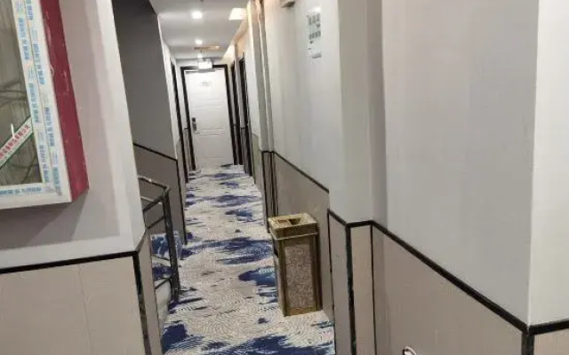 Huayi Hotel (Jinmao Building, Linquan County, Liyang City)