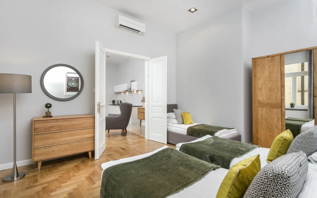 Venetian House Market Square Aparthotel