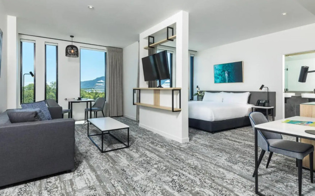 Oaks Cairns Hotel