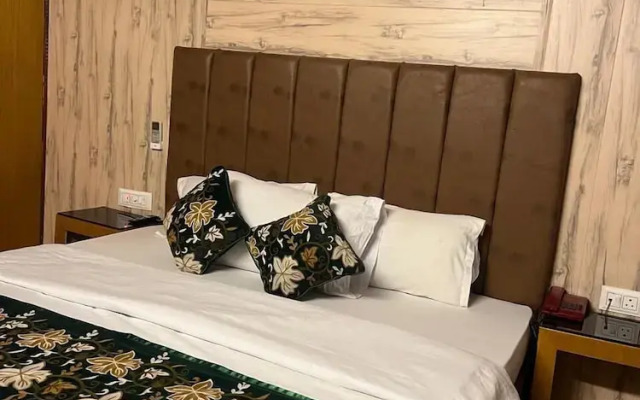 Hotel Golden Palm by Rattan's 1925