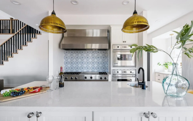 Majestic Mountain Mansion-pool -spa & Guest House