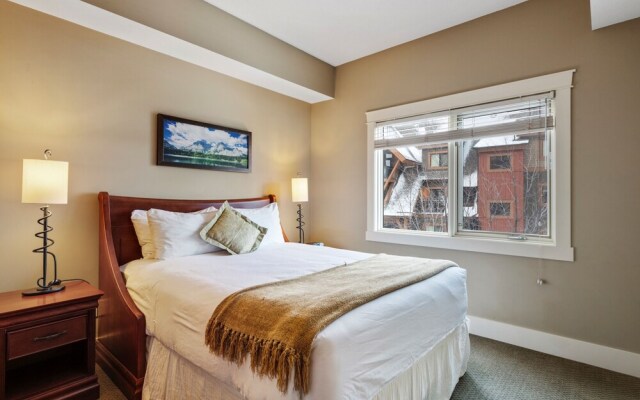 Exquisite 2BR/2BTH Luxury Condo with Mountain View