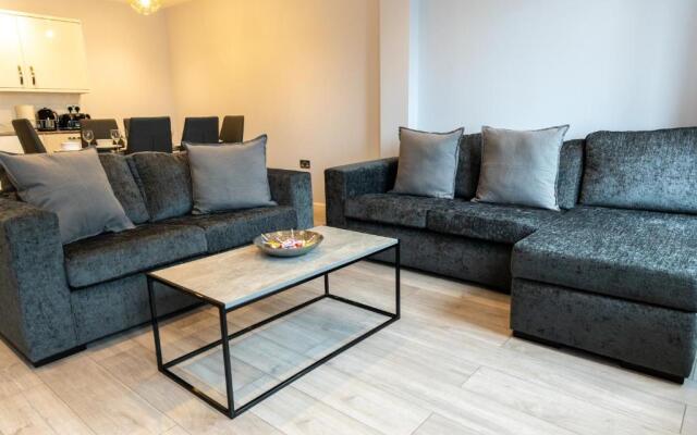 Zen Quality flats near Heathrow that are Cozy CIean Secure total of 8 flats group bookings available