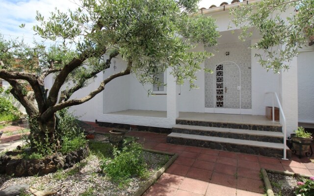 Alluring Holiday Home in Empuriabrava With Pool