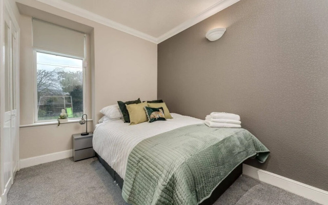 Garden Flat - Stylish - Modern Flat - Near Balloch