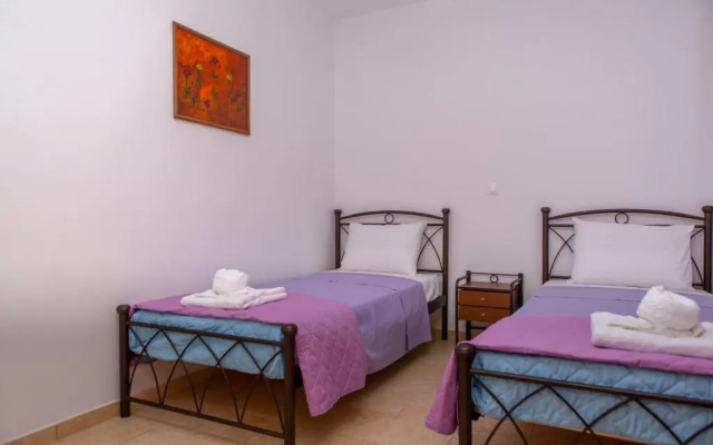 Apiranthian house II (3 BDRM)