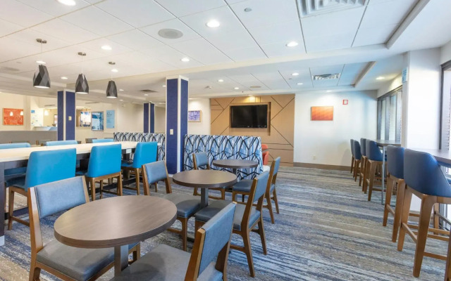Holiday Inn Express & Suites Jacksonville Airport by IHG