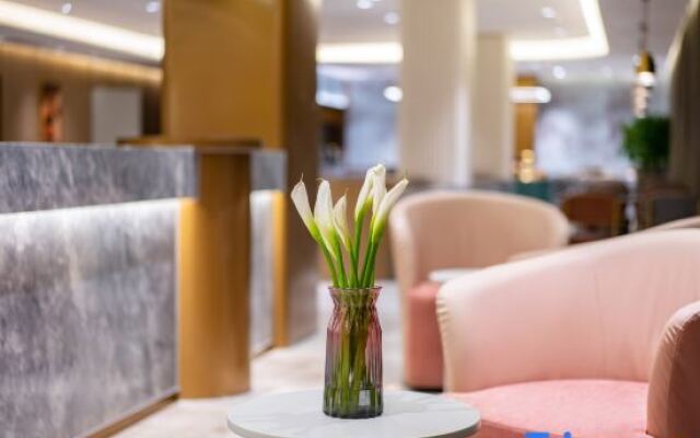 Orange Hotel(Urumqi People’sCinema Hotel)