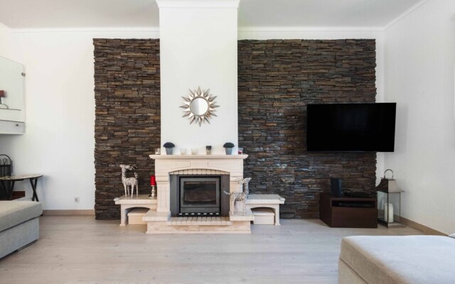 Sesimbra Stylish Villa by Homing