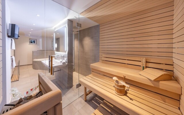 Lakefront Suite 148 by we rent
