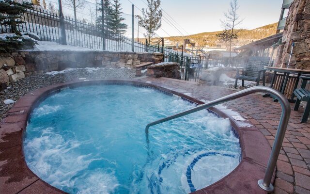 Zephyr Slopeside - 1504 2 Bedroom Condo by RedAwning