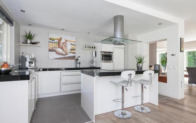 Exclusive villa AMS area