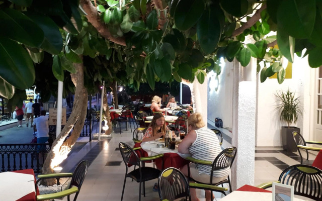 Metaxa Apartments