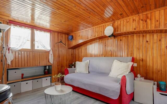 Comfortable House Boat in Homps with Roof Terrace