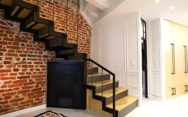 Modern and Specious 3-Bedroom Entire House