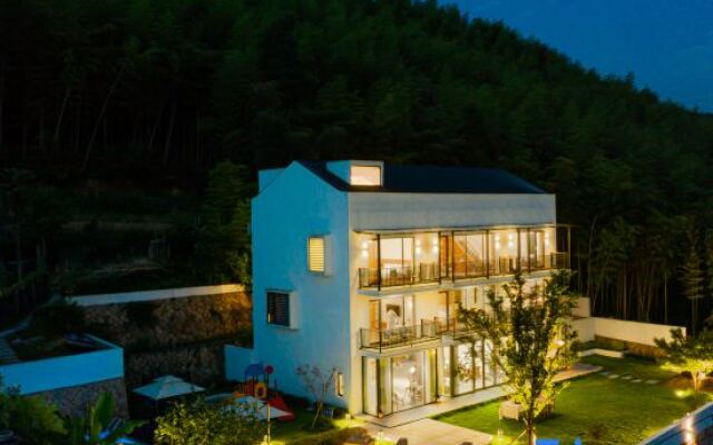 YUNXI Designer Hot Spring Homestay