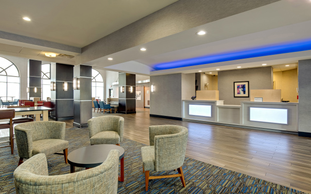 Holiday Inn Express Hotel and Suites Nashville-Opryland by IHG