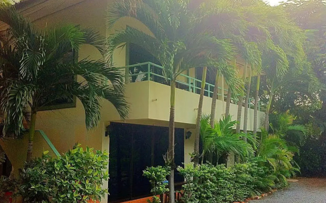 Bungalow Khun Pa (บังกะโลคุณป้า)