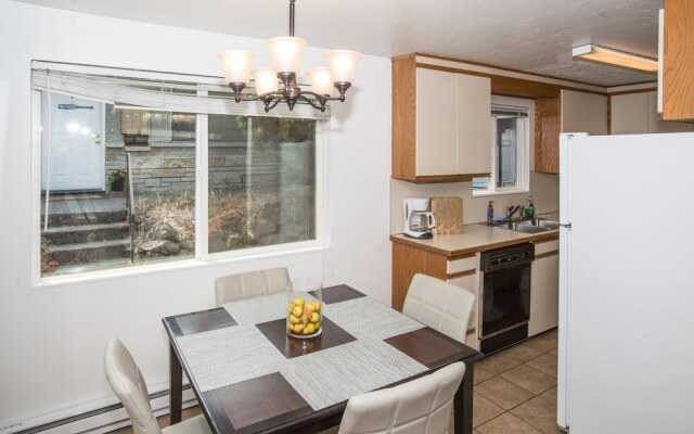 Seattle Skyline Supreme - New Apt - Sleeps 6