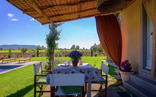 4 Person Villa with Private Swimming Pool & Garden in Lovely Surroundings near Cortona