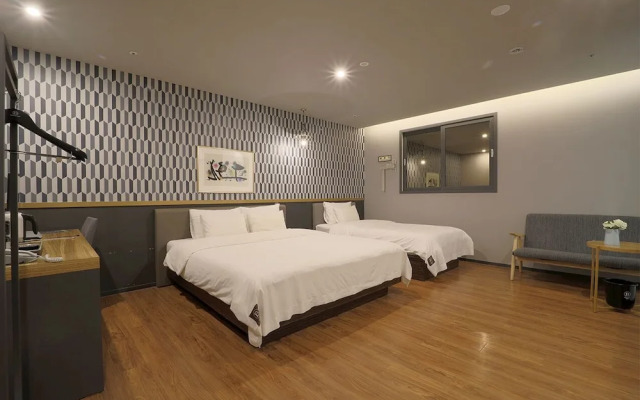 Browndot Hotel - Gold