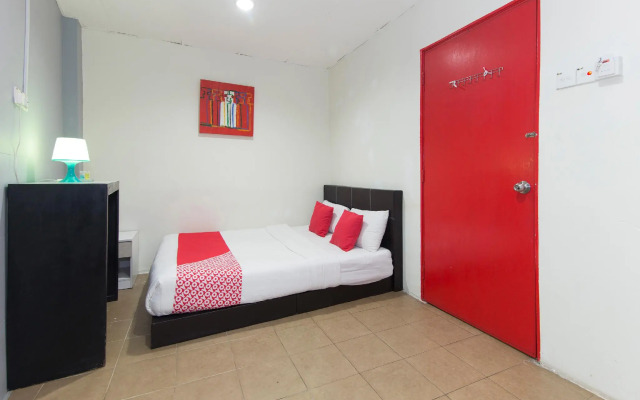 OYO 304 Zero Hour Hotel