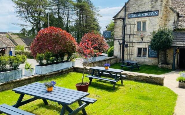 The Rose & Crown Farmhouse Kitchen
