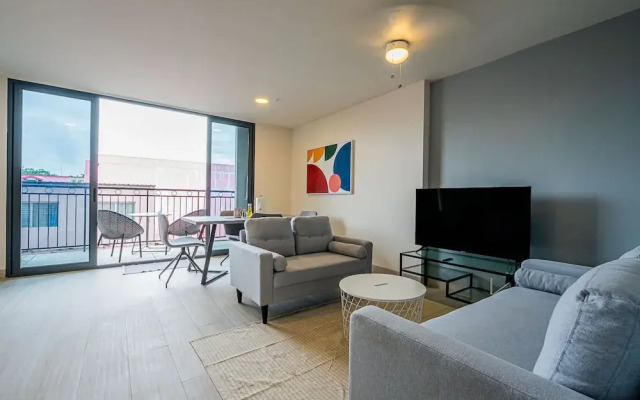 w Comfy 1BR w Perfect Balcony in Casco View