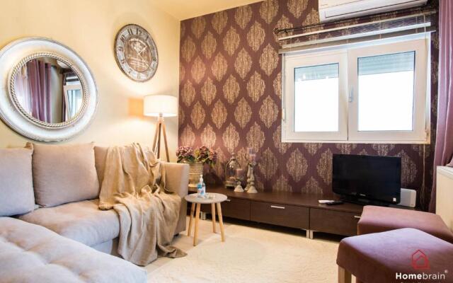 Deluxe Suite By Homebrain