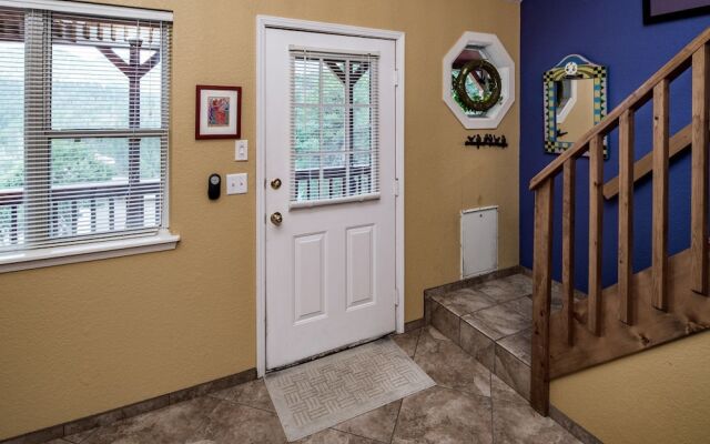 Majestic Cabin - Three Bedroom Cabin