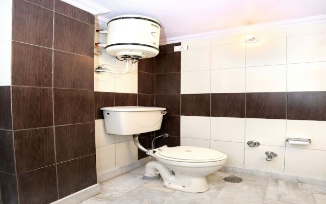 OYO 10111 Hotel Roopa International