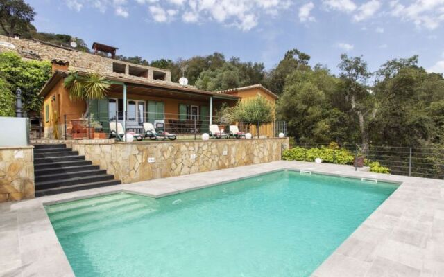 House Gloria Calonge