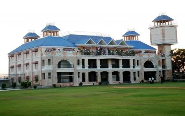Celebrity Club & Resort