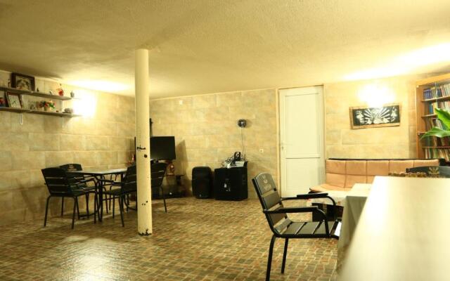 Rainbow Rooms Apart Hotel