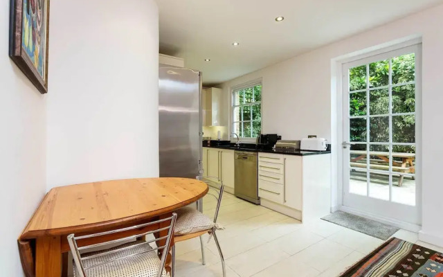 Veeve - Ladbroke Walk