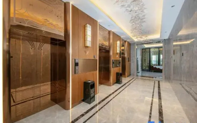 Vienna International Hotel （Hami High speed Railway Station Store）