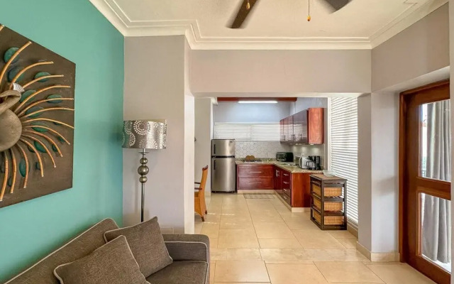 Gorgeous 1 BR PH Apartment w Jacuzzi