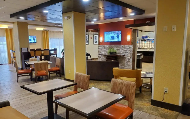 Holiday Inn Express & Suites Sandusky by IHG