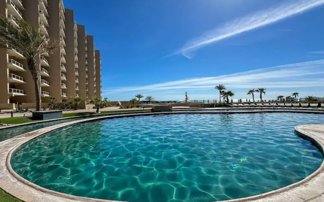 Beach Bliss Retreat 2BR Beachfront Condo