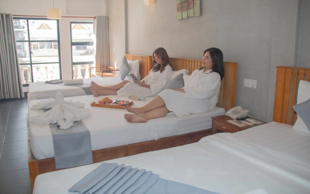 Grand Elevation Hotel