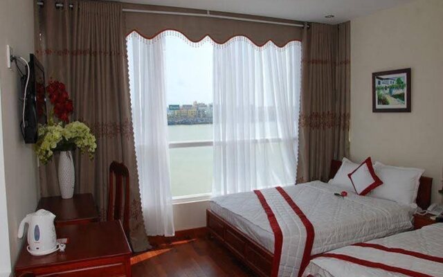 New Moon Hotel