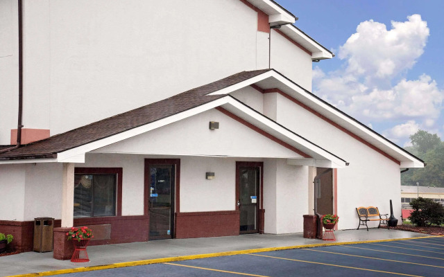 Super 8 By Wyndham Martinsburg