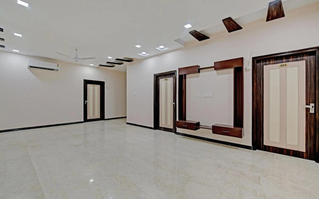 OYO 79424 The Castle Home Stay Inn